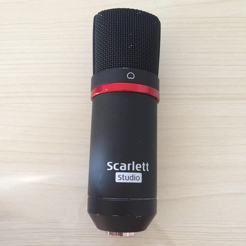 focusrite电容话筒录音设备