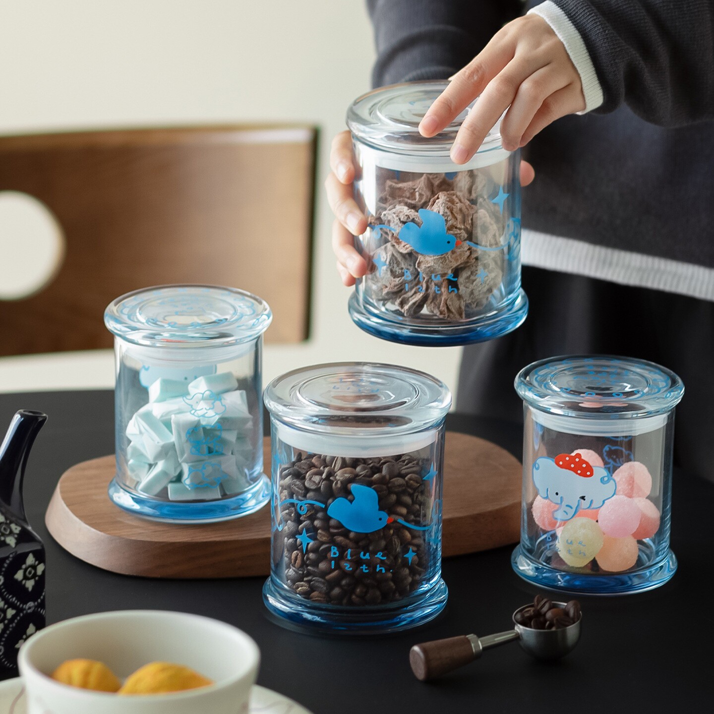 蓝色飞鸟收纳罐密封玻璃罐食品级储物保鲜盒小众设计茶叶储存瓶子图片