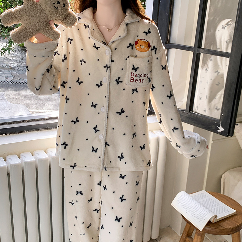 喔密哒秋冬新款保暖法兰绒睡衣女甜美蝴蝶结印花开衫珊瑚绒家居服