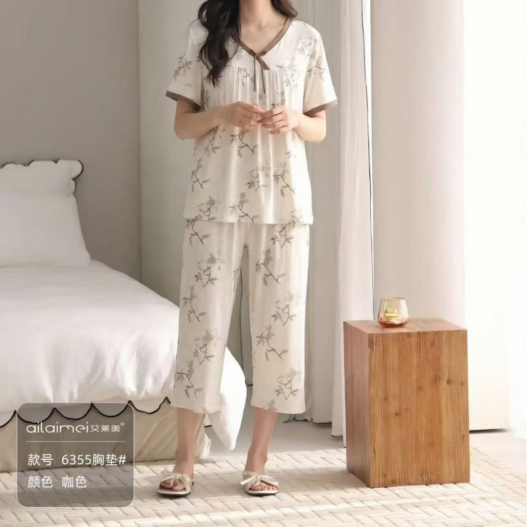 2026艾莱美带胸垫睡衣女夏季新款莫代尔短袖七分裤印花家居服6355