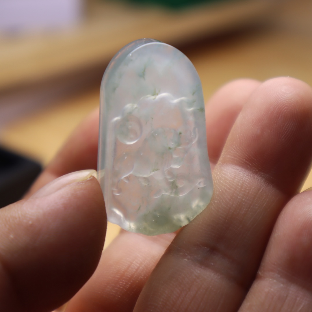 纯天然缅甸水沫玉飘花冰种飘绿生肖牛吊坠挂件唯美女款手链时尚