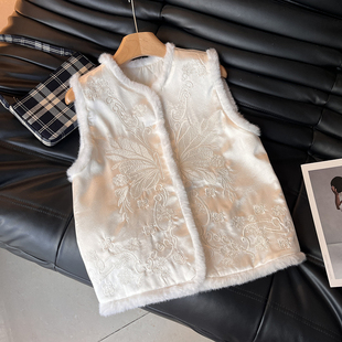 新中式国风百搭毛边马甲2026春季新款名媛风蝴蝶无袖百搭时尚马夹