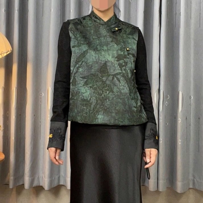 新中式国风绿色提花立领盘扣马甲女秋冬新款国风马夹坎肩百搭上衣