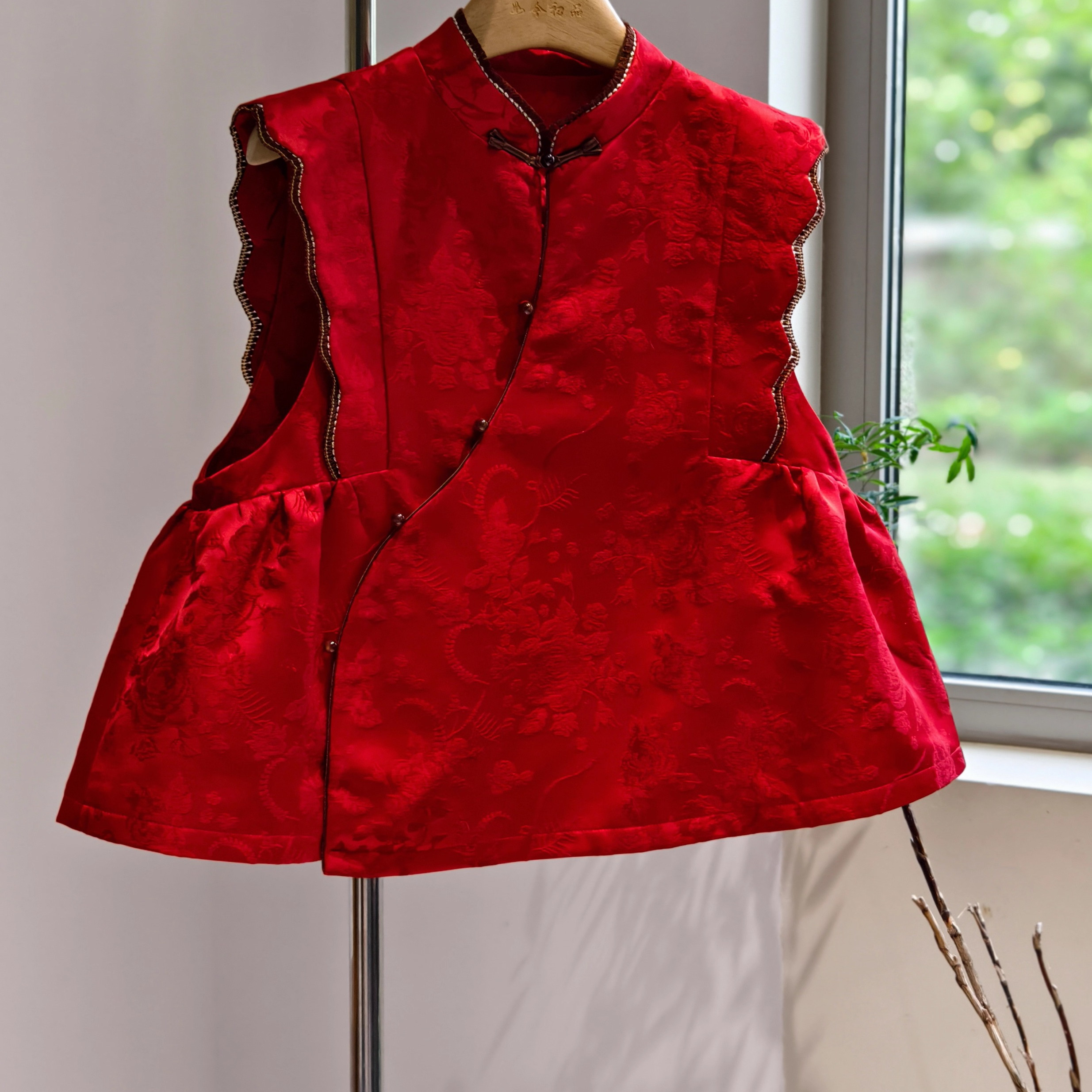 2025秋冬季新款新中式国风复古新提花无袖红色花苞百搭夹棉马甲