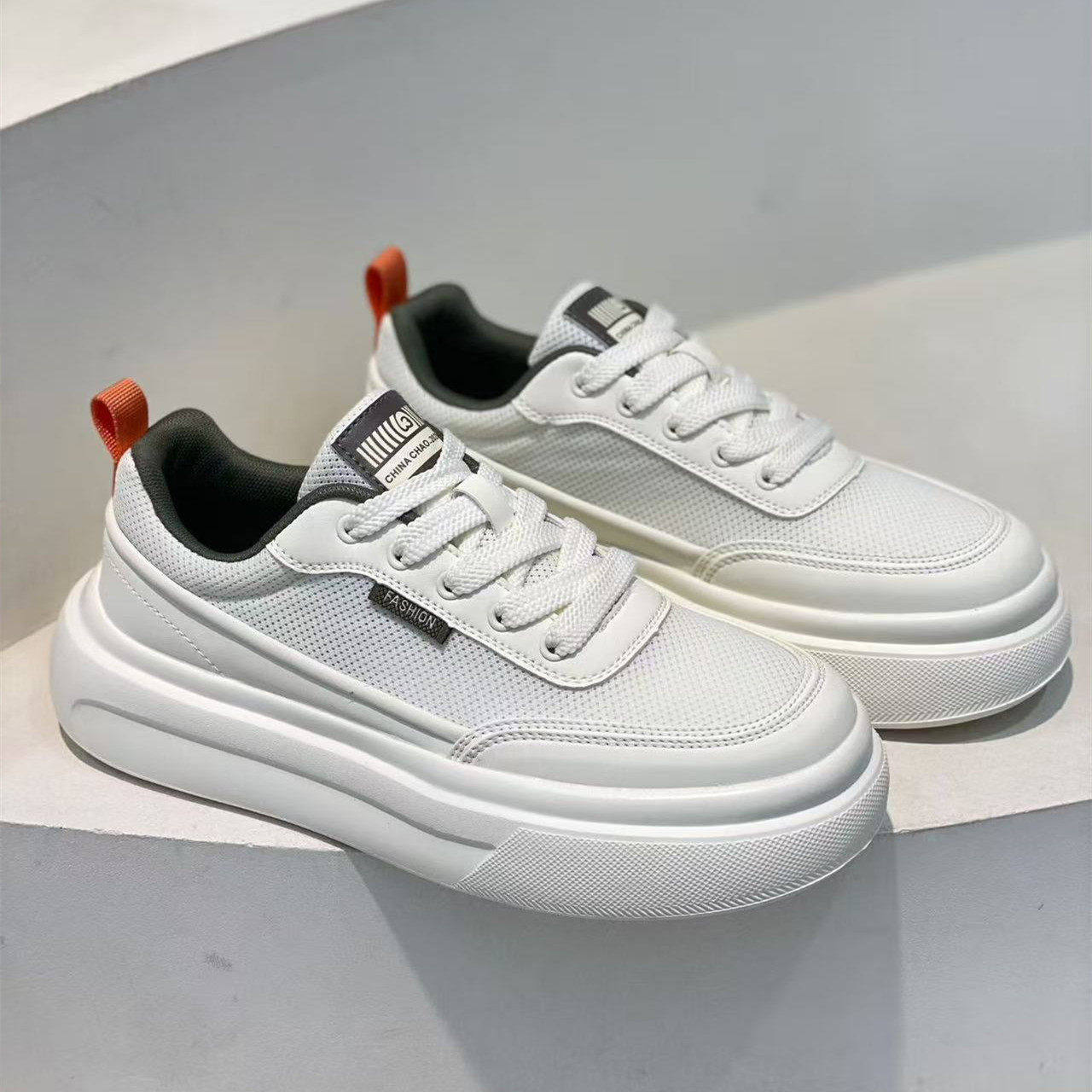 2026春季新款透气厚底板鞋男白色系带休闲鞋时尚百搭增高小白鞋子