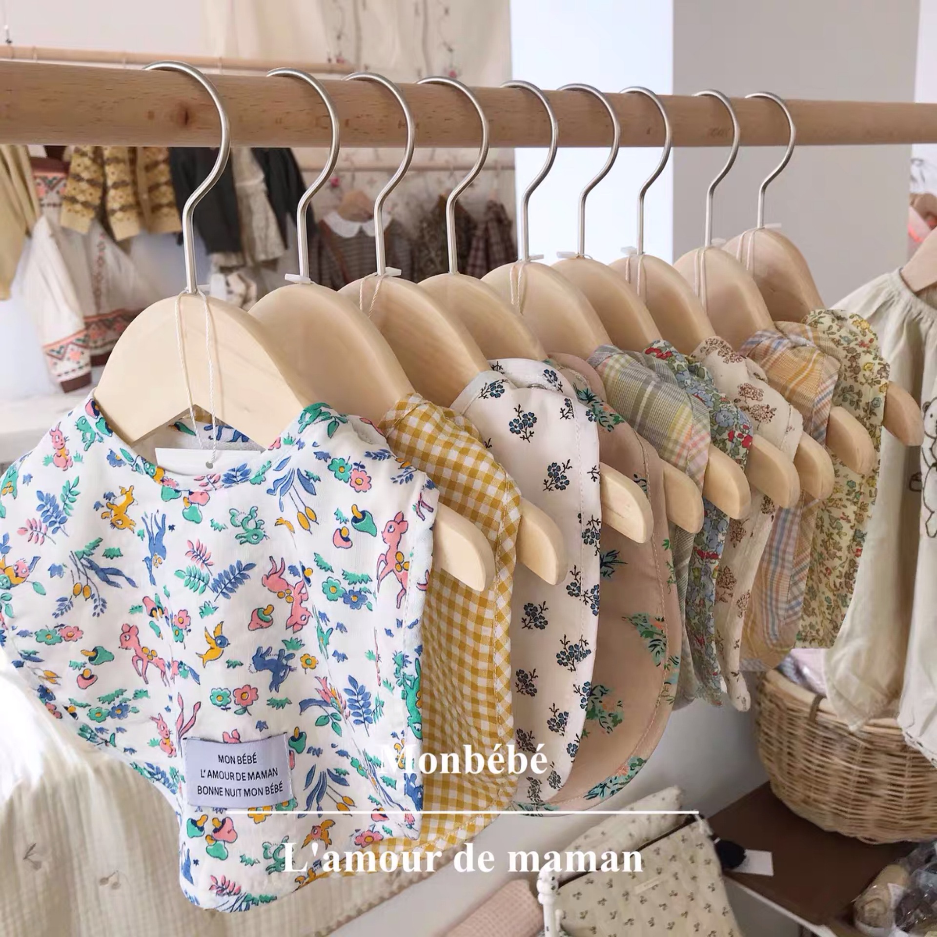 韩国儿童防水潮宝口水巾