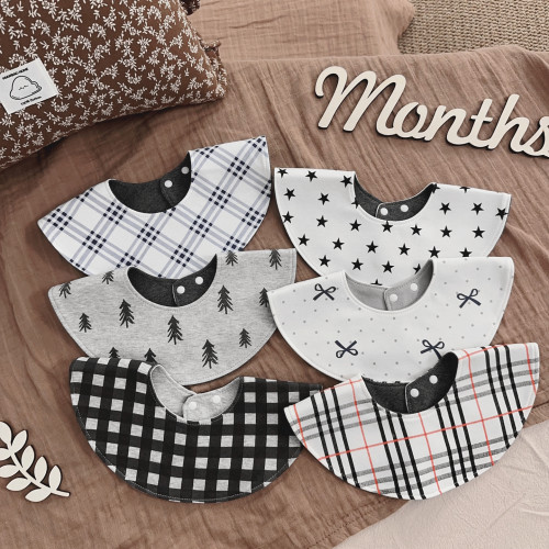 港风男宝格子围嘴婴儿纯棉圆形旋转双面围兜装饰吸水新生儿口水巾