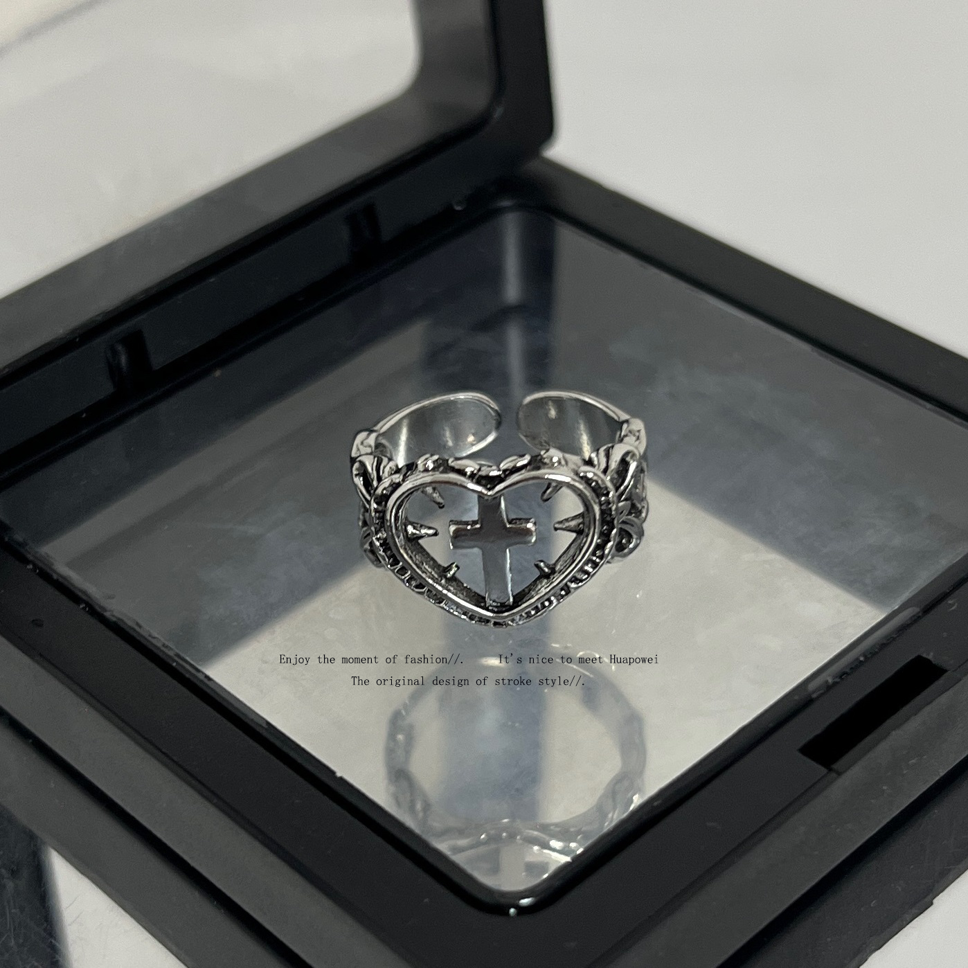 thumbnail for Original Little Devil Heart Cross Ring Vintage Distressed Cut-out Open Ring Men's and Women's Trend Niche Rings