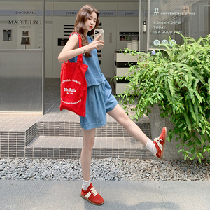 蓝色牛仔露背无袖背心短裤套装女夏季小个子两件套学院风减龄穿搭图片