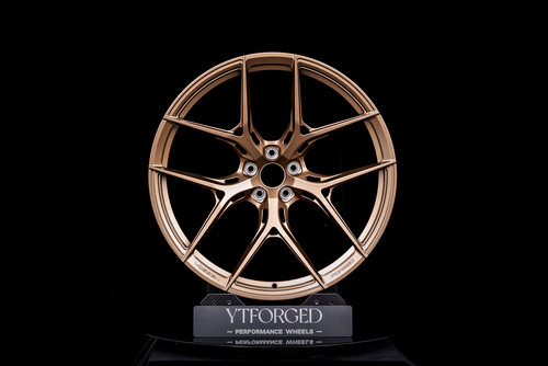 奥迪RS6改装VOSSEN S21-01  22寸特调哑光古铜色 单片式锻造轮毂