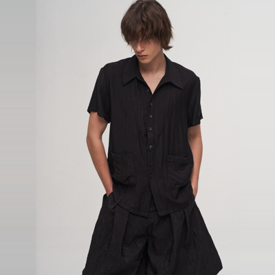 「 凌鸦ILNya 」差池_黑 盾形短袖衬衫 条褶拼接柔软修身薄衬衣