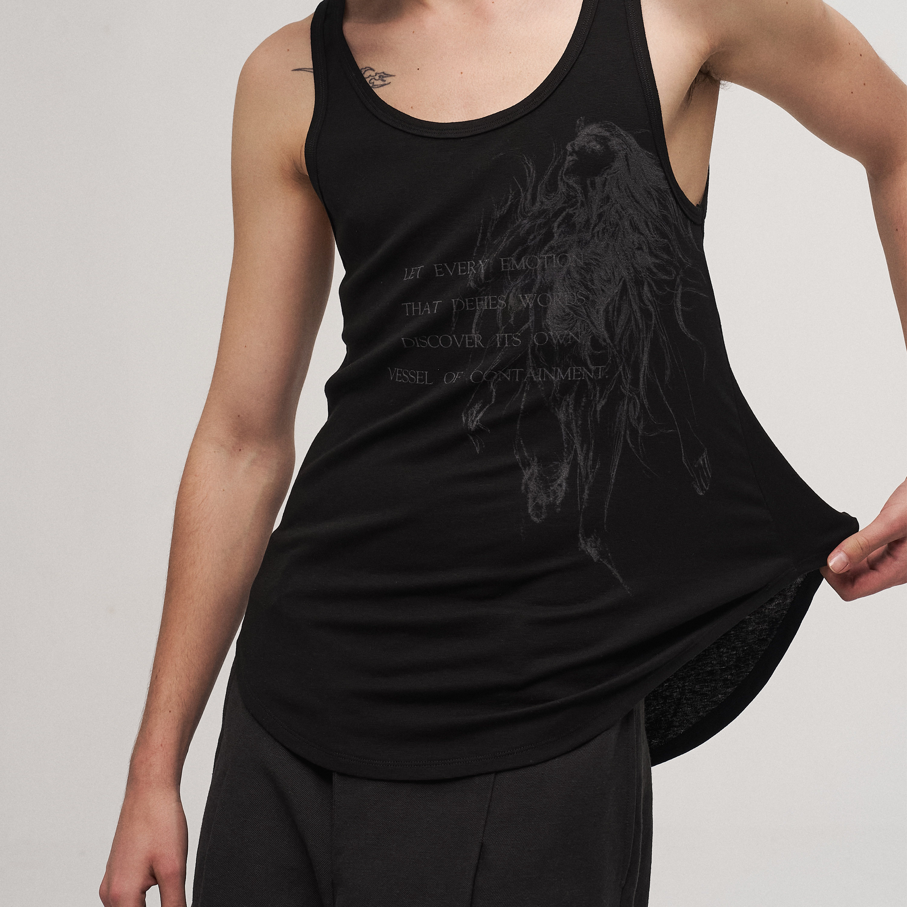 「 凌鸦ILNya 」差池_黑 印花背心 羊毛混纺散发女人标语印花背心