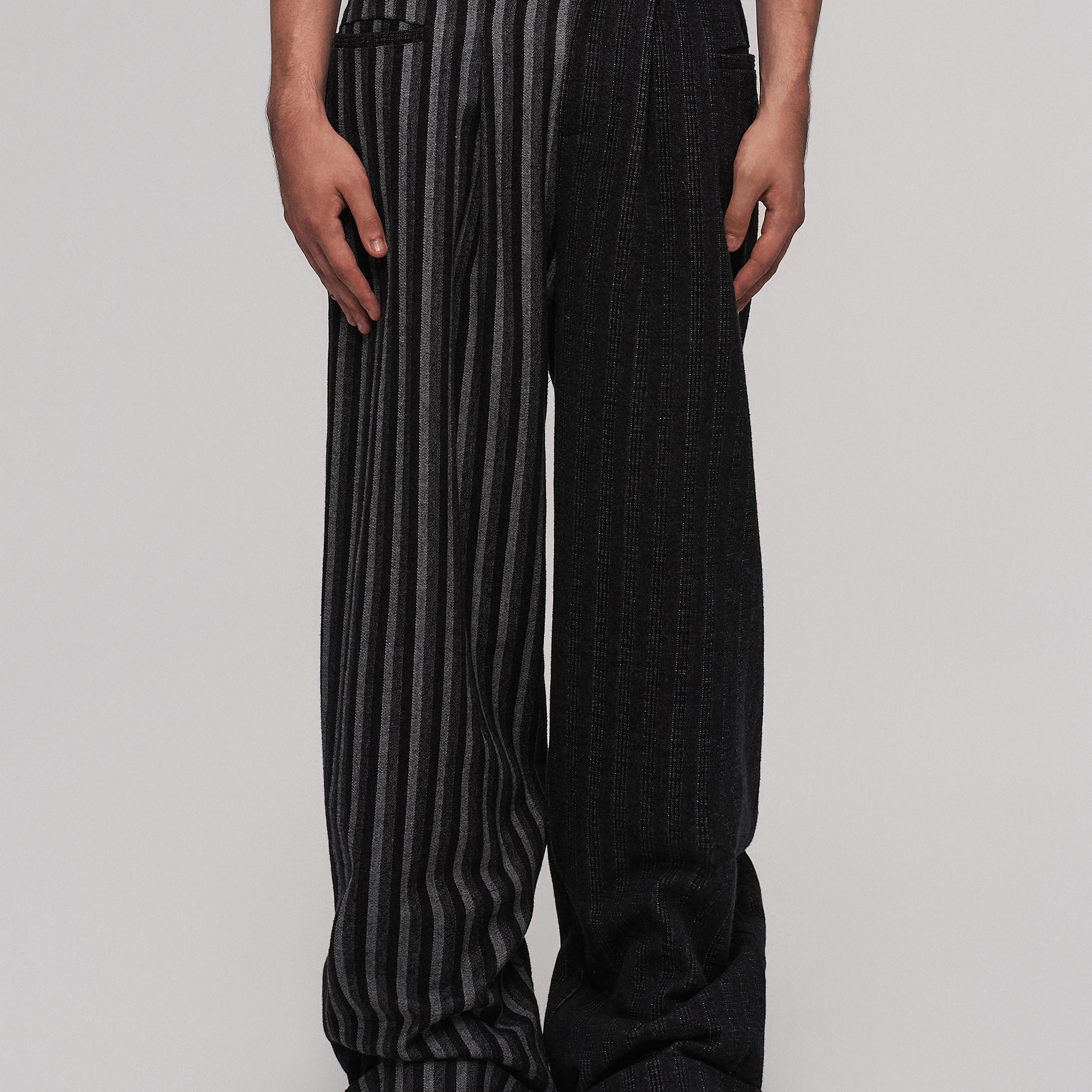 「 凌鸦ILNya 」差池_黑灰 叠腰拼接卷边裤 丹宁条纹拼料休闲裤