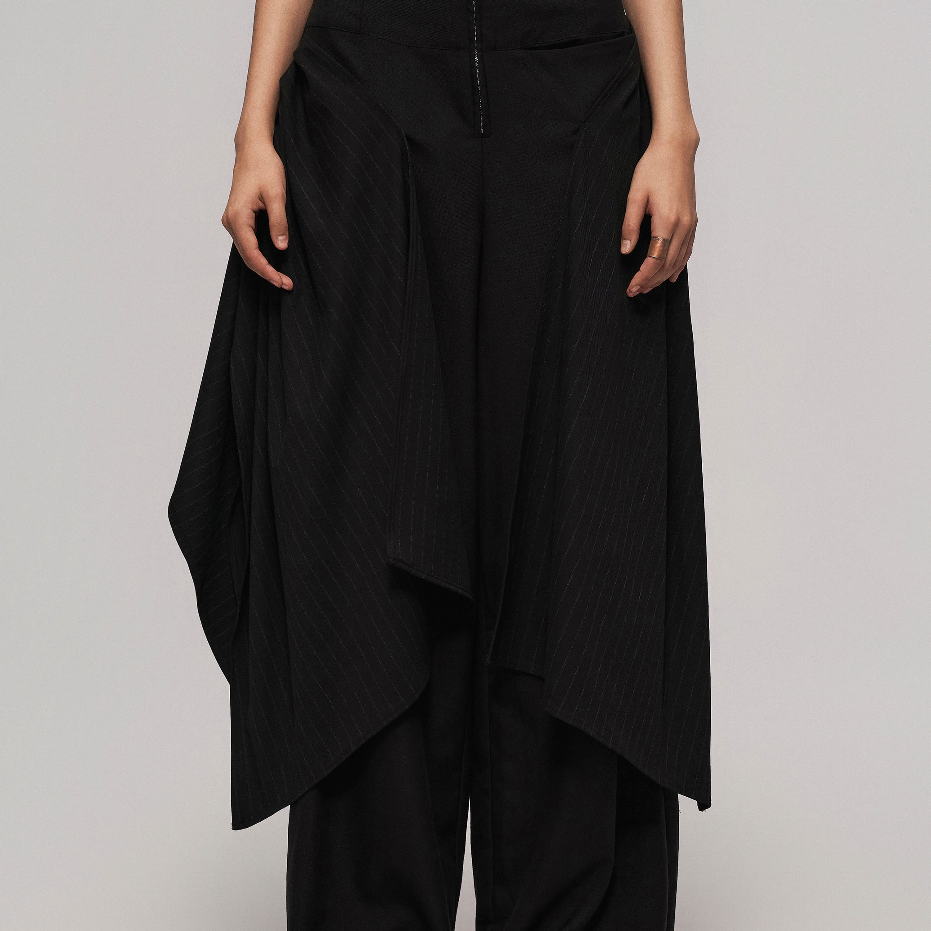 「 凌鸦ILNya 」差池_黑 折叠飘片裙裤 拼料不对称结构飘布休闲裤