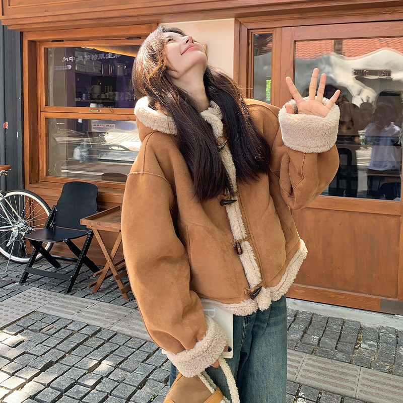牛角扣皮毛一体连帽羊羔毛外套女2024冬季新款保暖加厚麂皮绒棉服图片