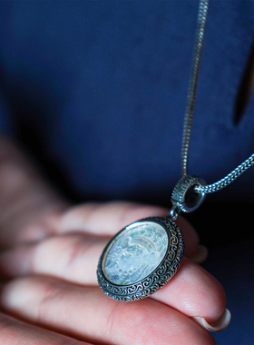 贝雕藏式银项链圆形扎基拉姆吊坠