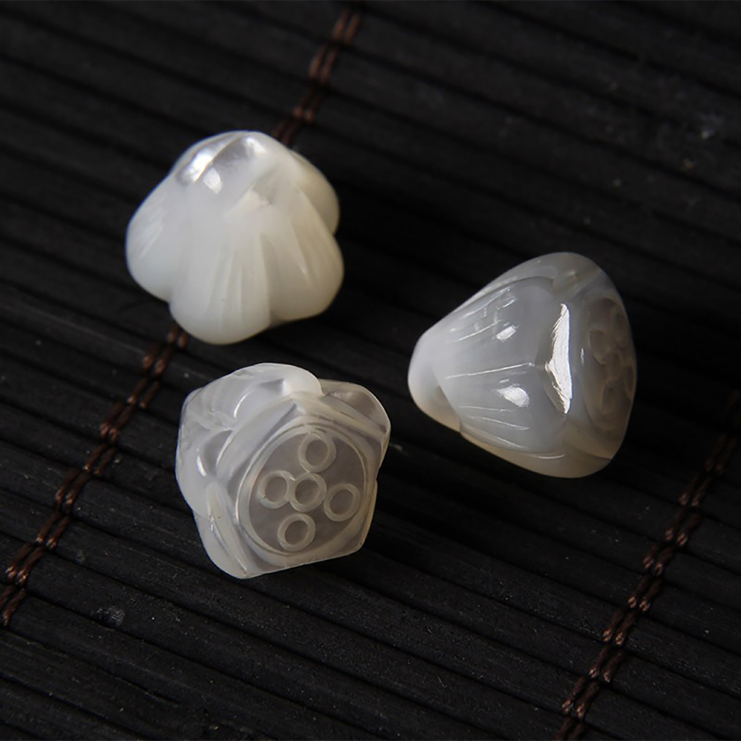 珍珠母贝精雕螺钿鱼骨莲蓬手链吊坠汉服唐装纽扣莲花精品文玩配饰