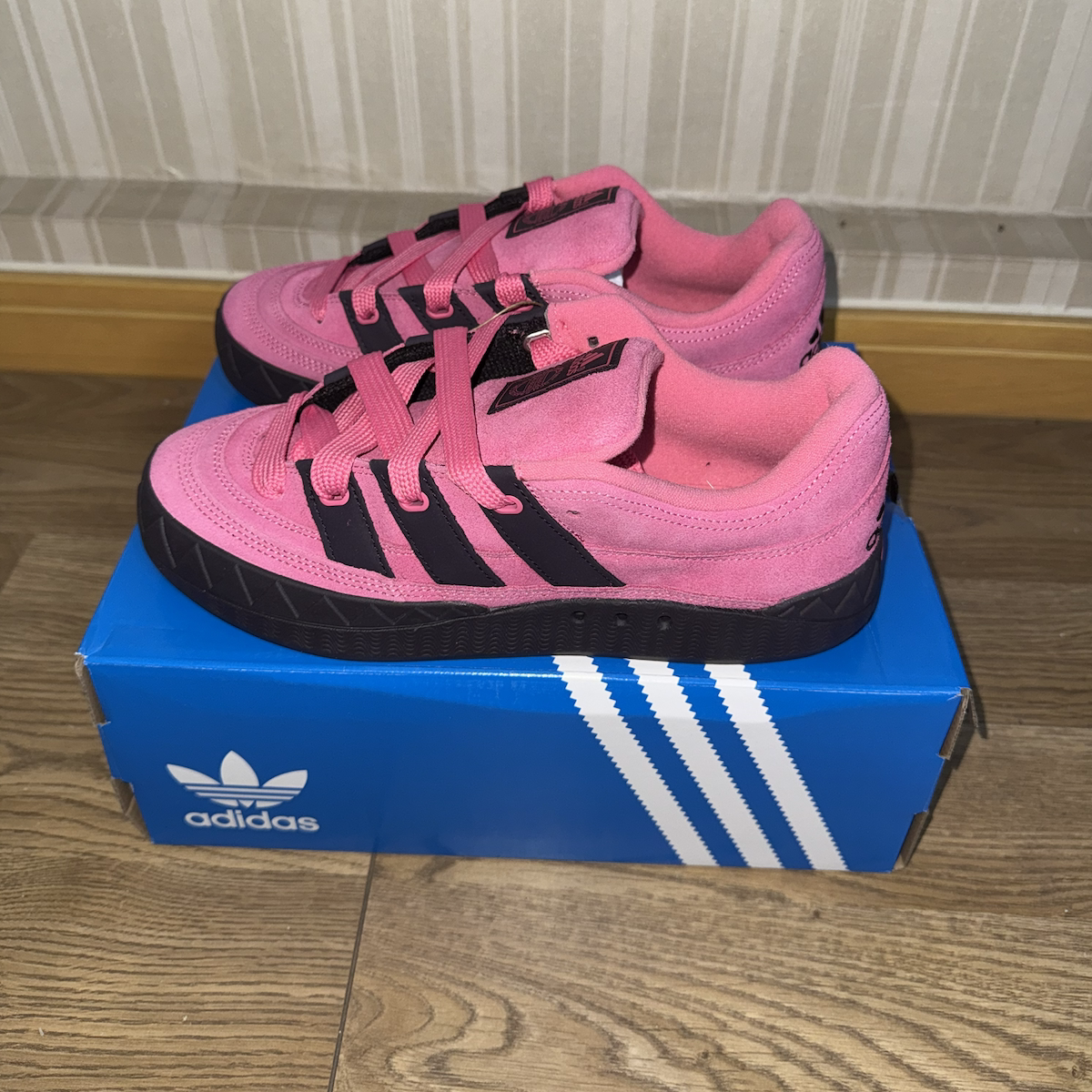 潮包背 现货 Adidas 三叶草ADIMATIC鲨鱼运动休闲鞋 JR8038