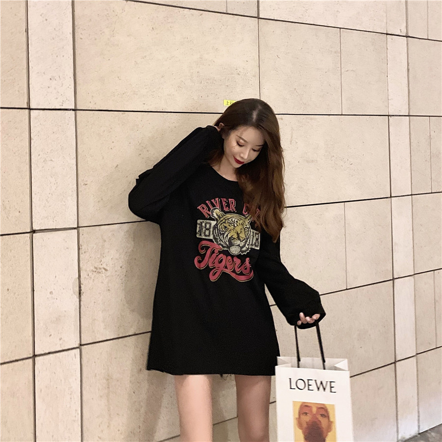 Real photo 2021 new black long sleeve T-shirt women's loose fit Korean tiger letter print top