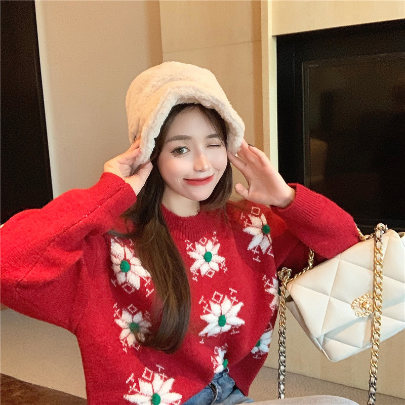 Real time beat cute! Junior round neck Christmas Sweater shorts and thick top