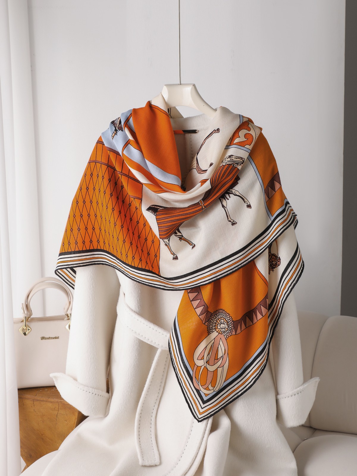 橘色披风骏马真丝羊毛围巾丝绒丝毛大方巾秋冬季百搭保暖披肩送礼