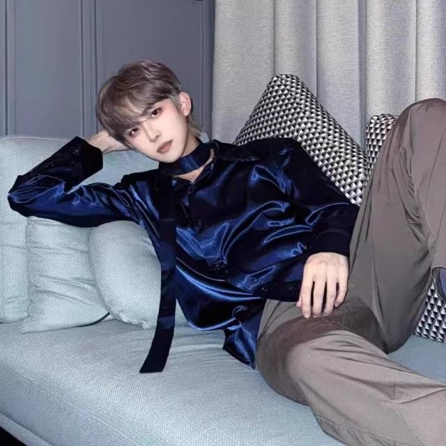 禁欲系男模穿搭缎面飘带垫肩酒红色衬衫男高级感痞帅长袖衬衣外套