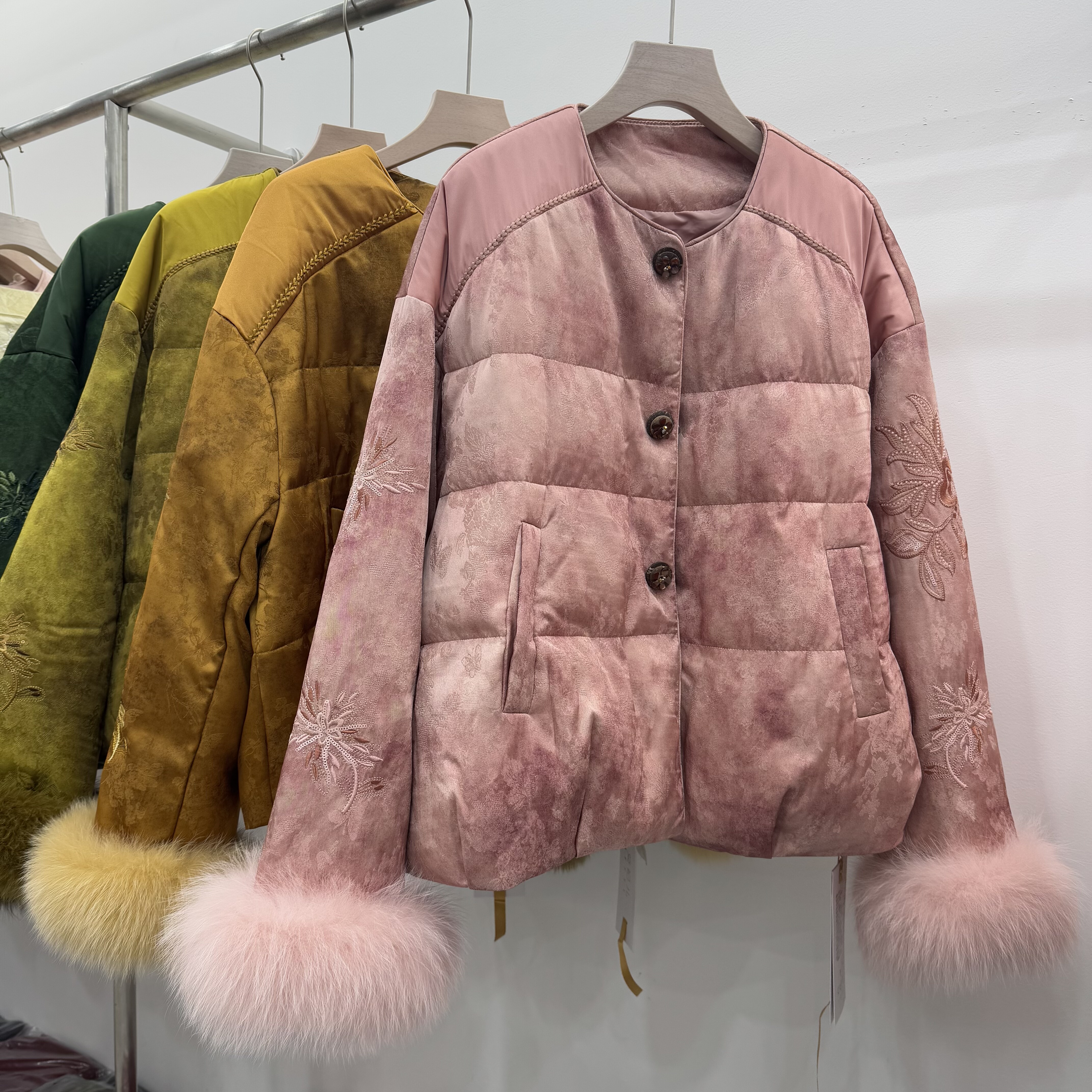 艾妃儿新中式国风盘扣羽绒服女短款25新款冬季大码保暖白鸭绒外套,女装/女士精品,羽绒服,淘宝优惠券,粉丝福利购,淘宝优惠卷