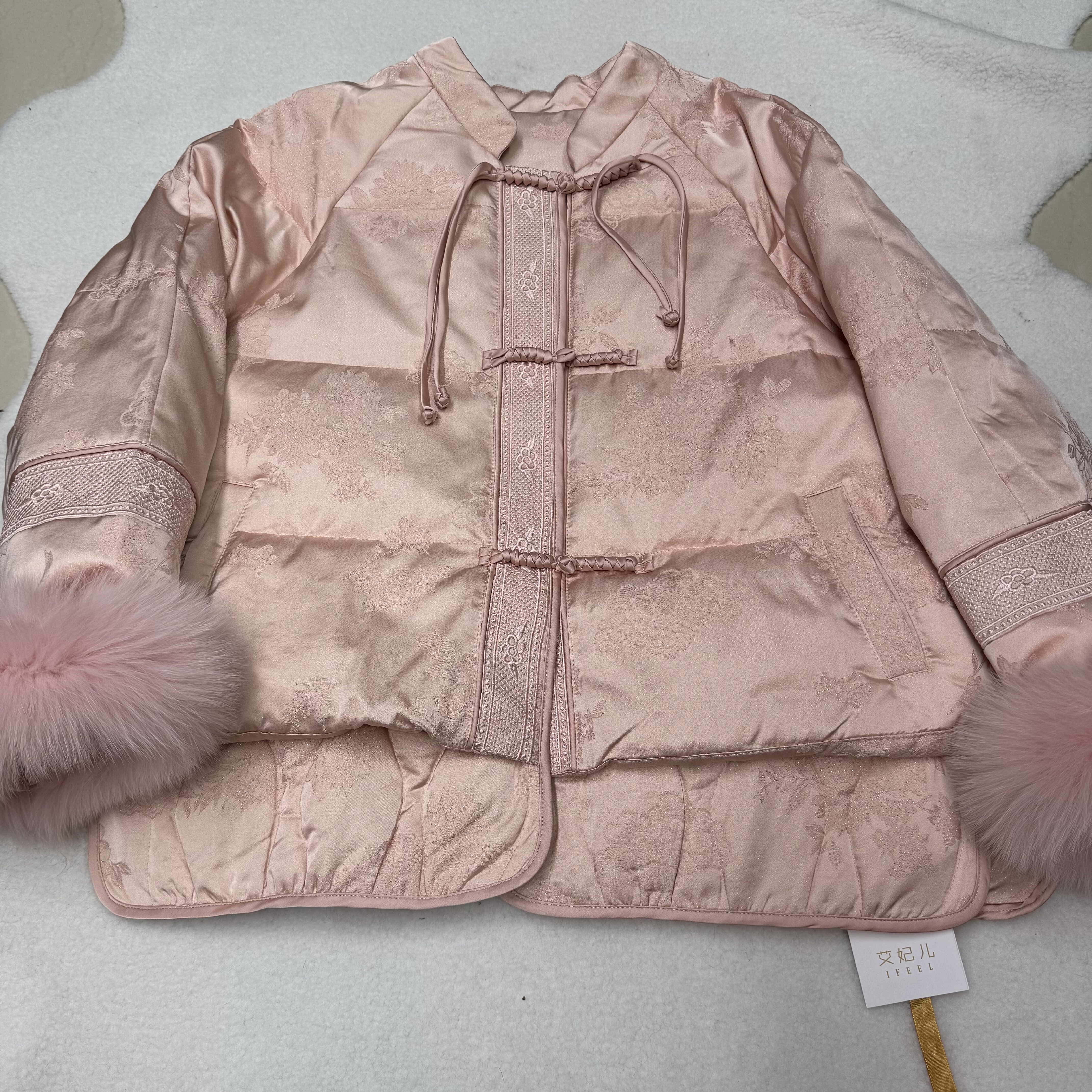 艾妃儿中式国风流苏盘扣羽绒服女冬季新款狐狸毛白鸭绒提花外套,女装/女士精品,羽绒服,淘宝优惠券,粉丝福利购,淘宝优惠卷