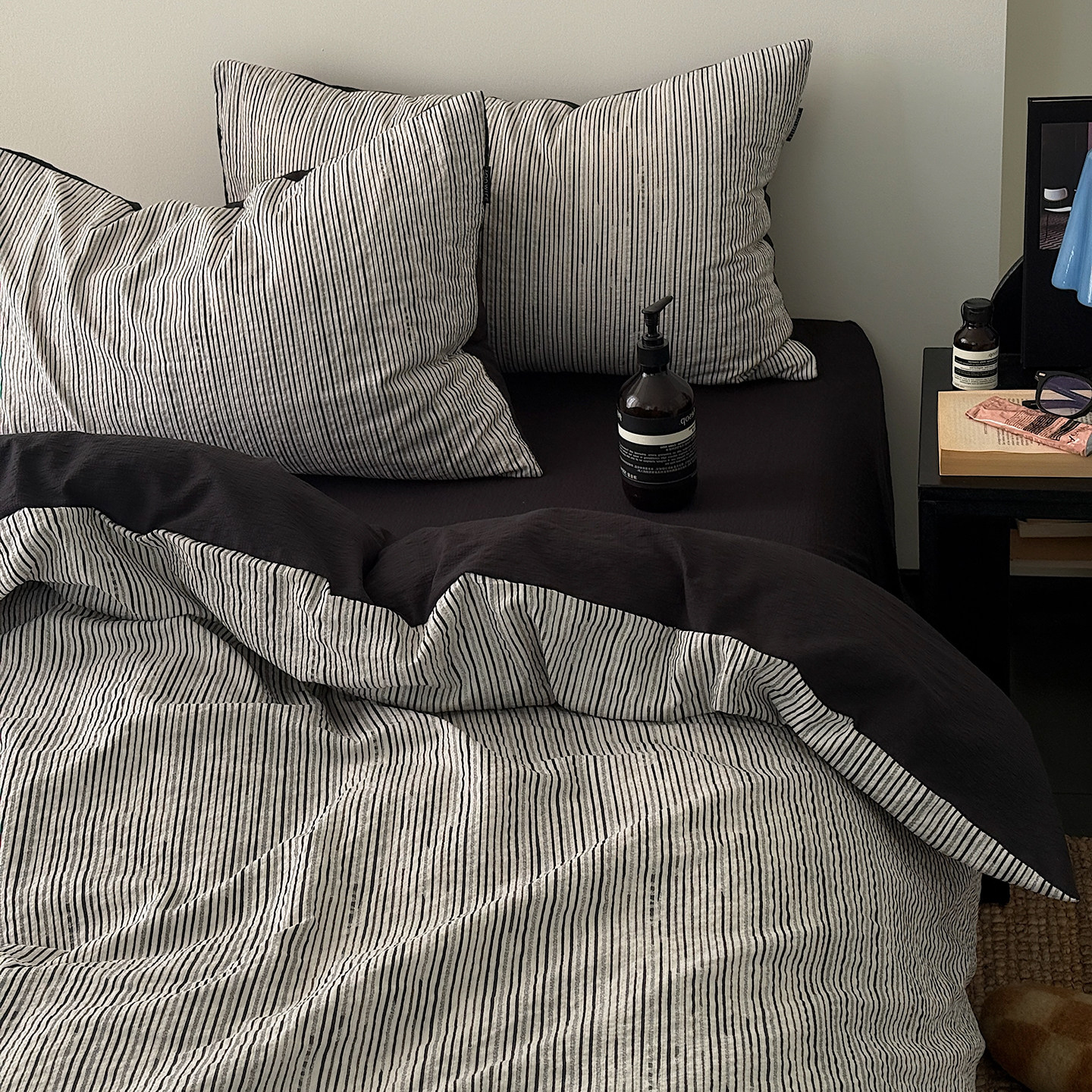 北欧简约男士灰色条纹跑泡芙纱床上四件套学生单人宿舍床单三件套