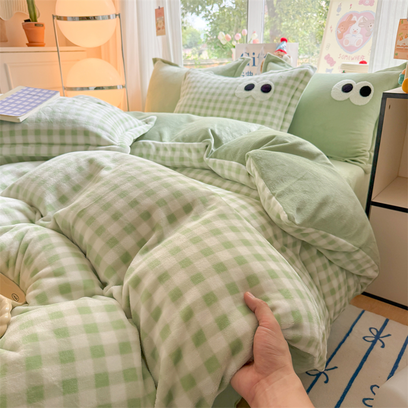 冬天绿色格子大眼睛牛奶绒四件套珊瑚加绒被套宿舍床单加绒三件套