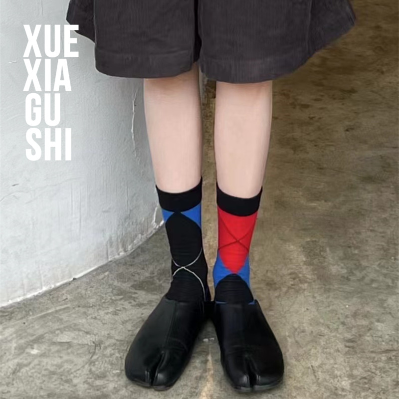 靴下故事 炫雅同款非对称女中筒袜ins潮菱格撞色袜高端纯棉小众袜