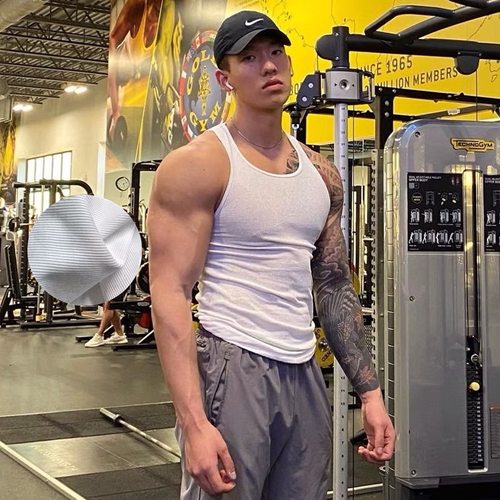 紧身粗螺纹运动健身显示身材背心