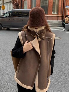 皮毛一体仿羊羔毛马甲女2025新秋冬季加厚背心机车马夹羊羔绒外套