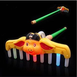猪八戒九齿钉耙塑料发光音乐猪扒耙子儿童西游记表演道具热卖地摊