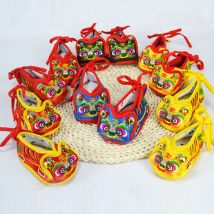 纯手工软底布鞋刺绣虎头鞋男女宝宝满月百天铃铛老虎鞋眉眼鞋婴儿