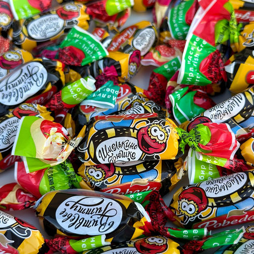 俄罗斯进口胜利小蜜蜂水果味夹心软糖软糕奶糖橡皮糖网红零食糖果