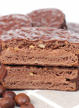 俄罗斯进口konti康吉三明治饼干夹心巧克力花生榛子榛仁炼乳零食