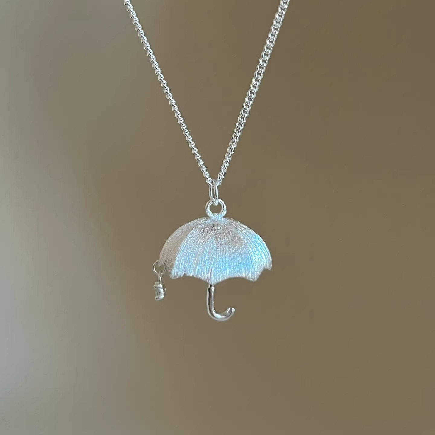 999足银拉丝磨砂雨伞项链女士轻奢高级感小众设计长款毛衣链送女