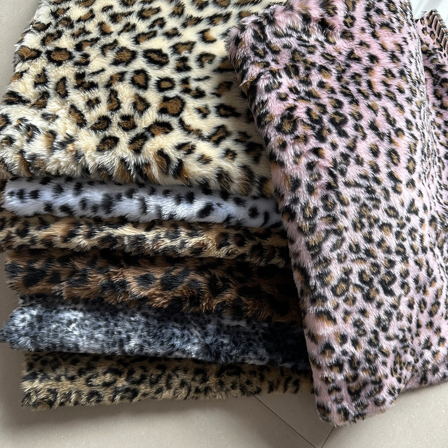 豹纹毛绒布料演出服兽装毛布玩具玩偶手工diy面料装饰拍照背景布