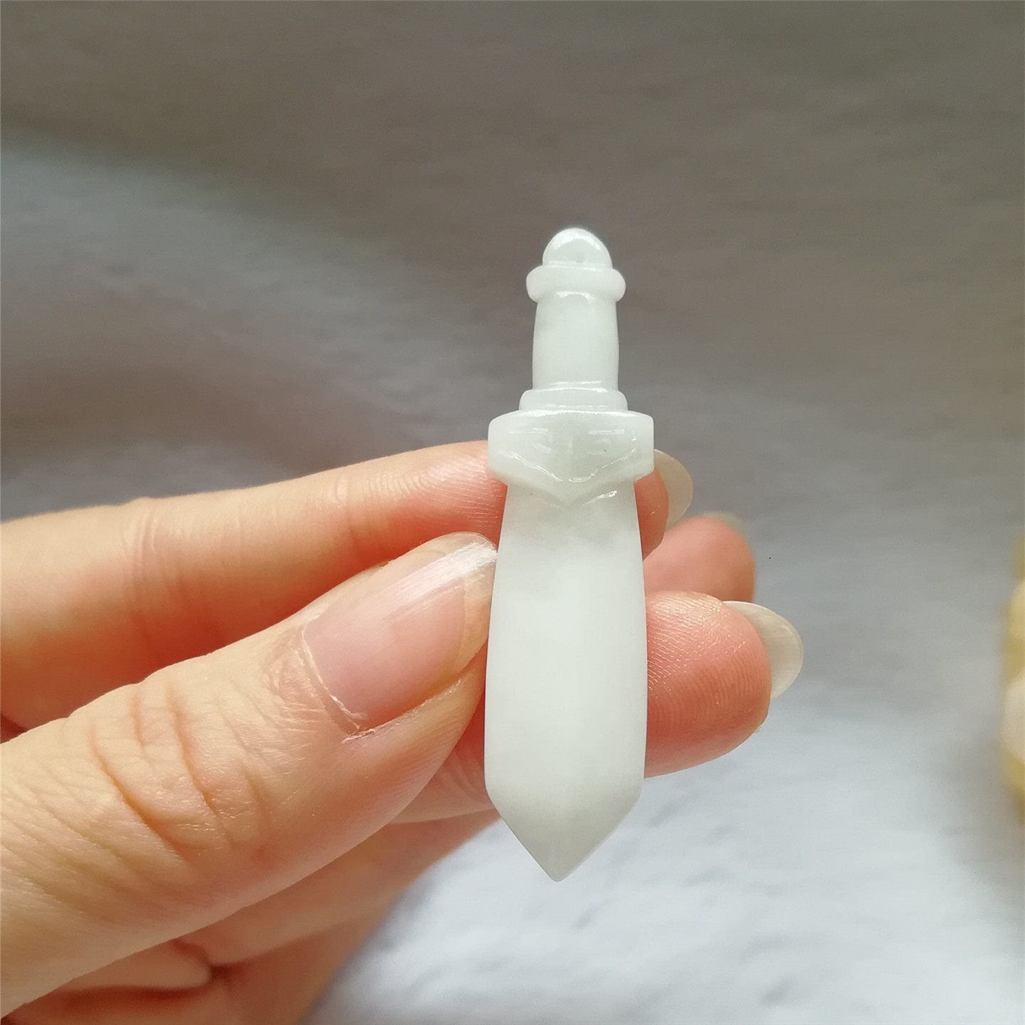 天然独山玉宝剑吊坠吉祥物