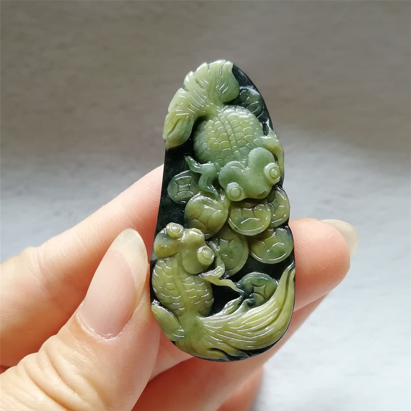 独山玉金鱼古钱吊坠连年有余