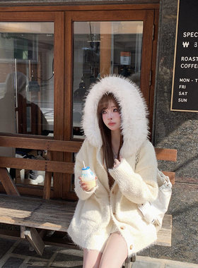 Suuuicee 奶芙塔塔 纯欲大毛领连帽宽松毛衣外套软糯针织上衣