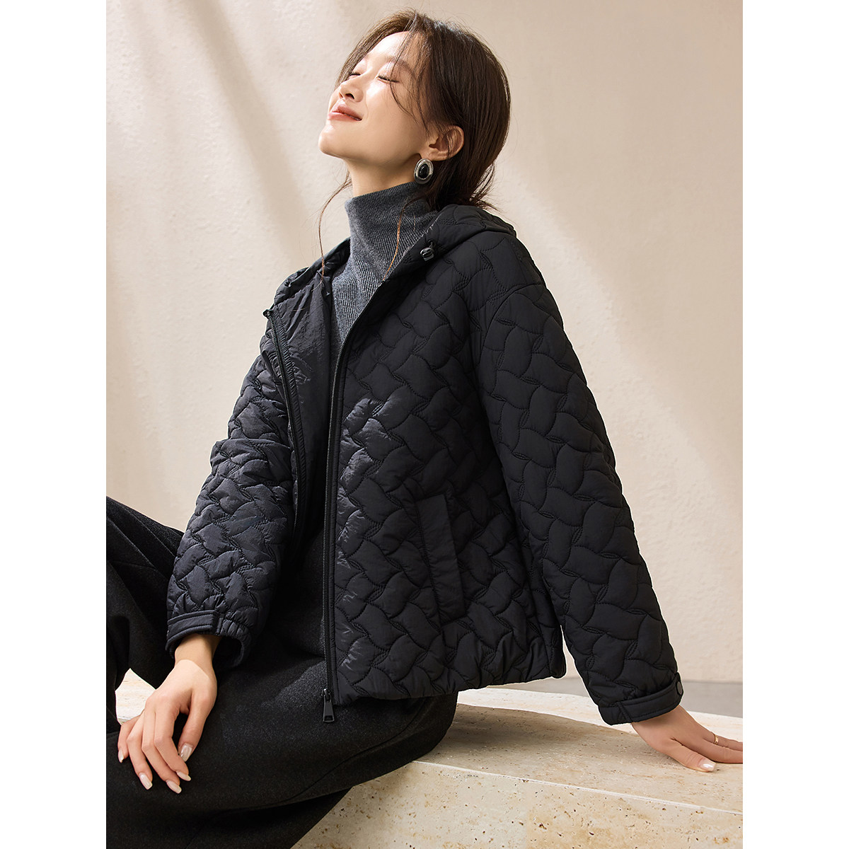 沫晗依美冬日暖序花式绗缝棉衣2025冬季抽绳设计感连帽短款棉服女