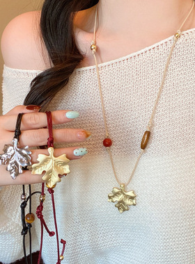 虎眼石金色枫叶串珠项链女款2025新款红玛瑙挂绳吊坠长款装饰配饰