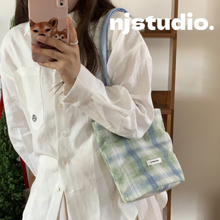 小清新格子轻便水桶包小个子女款学生通勤单肩包韩系时尚腋下包包