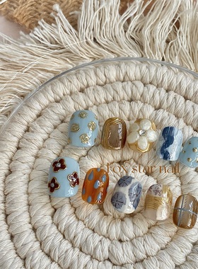 原创蓝色胶片短款显白设计油画风手绘氛围美甲小众手工定制穿戴甲