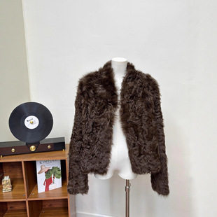 高端小湖羊真皮毛一体外套女2025冬季新款短款羊羔毛皮草时尚