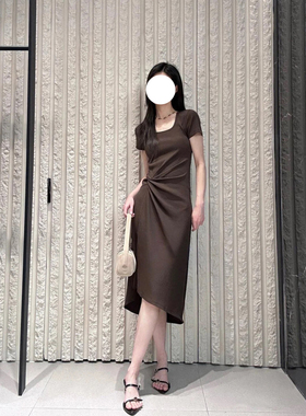现货MO同源连衣裙2025新品扭结高腰短袖正肩长裙深咖色艺术感战袍