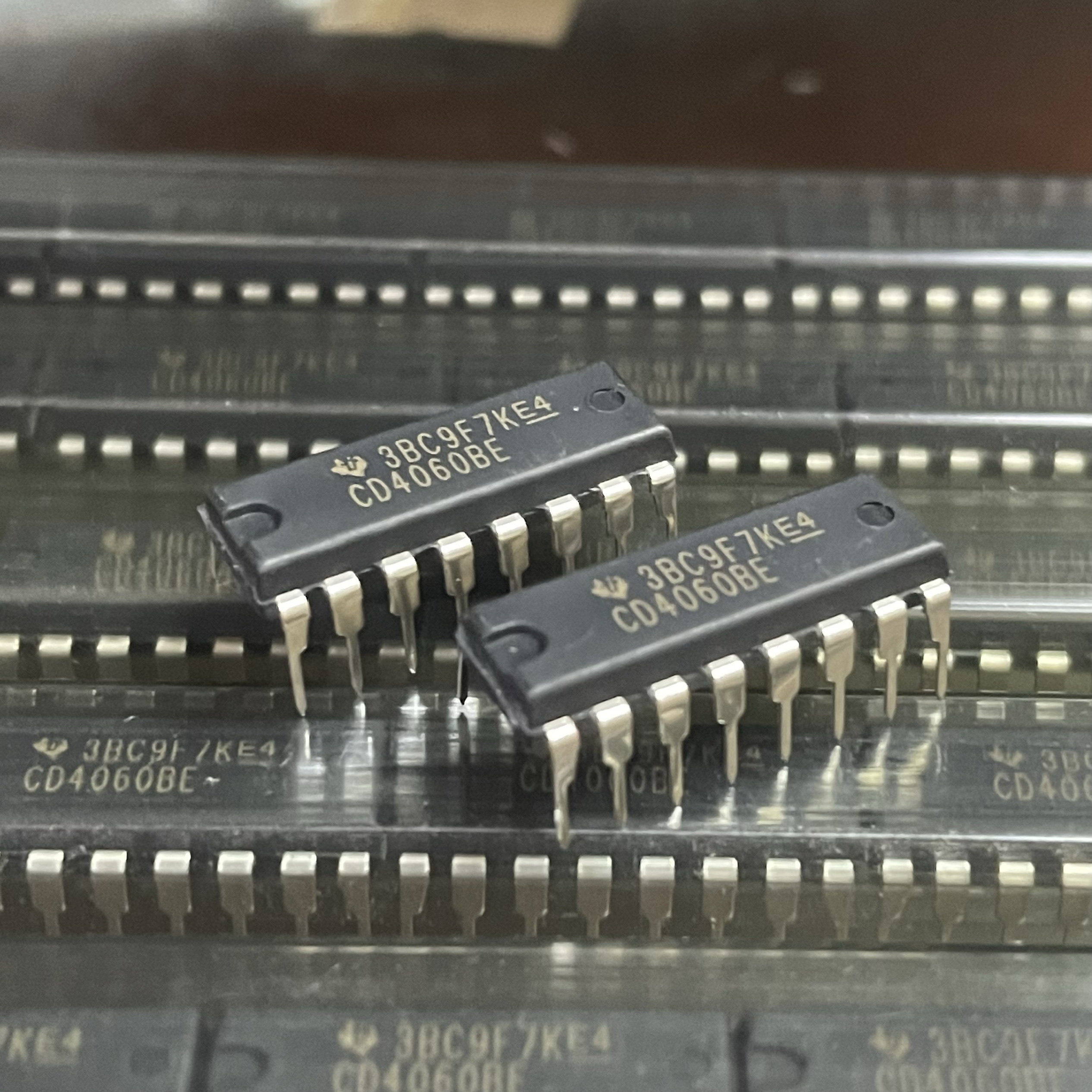 CD4060BE 全新原装进口TI CD4060 14级二进制串行计数分频器