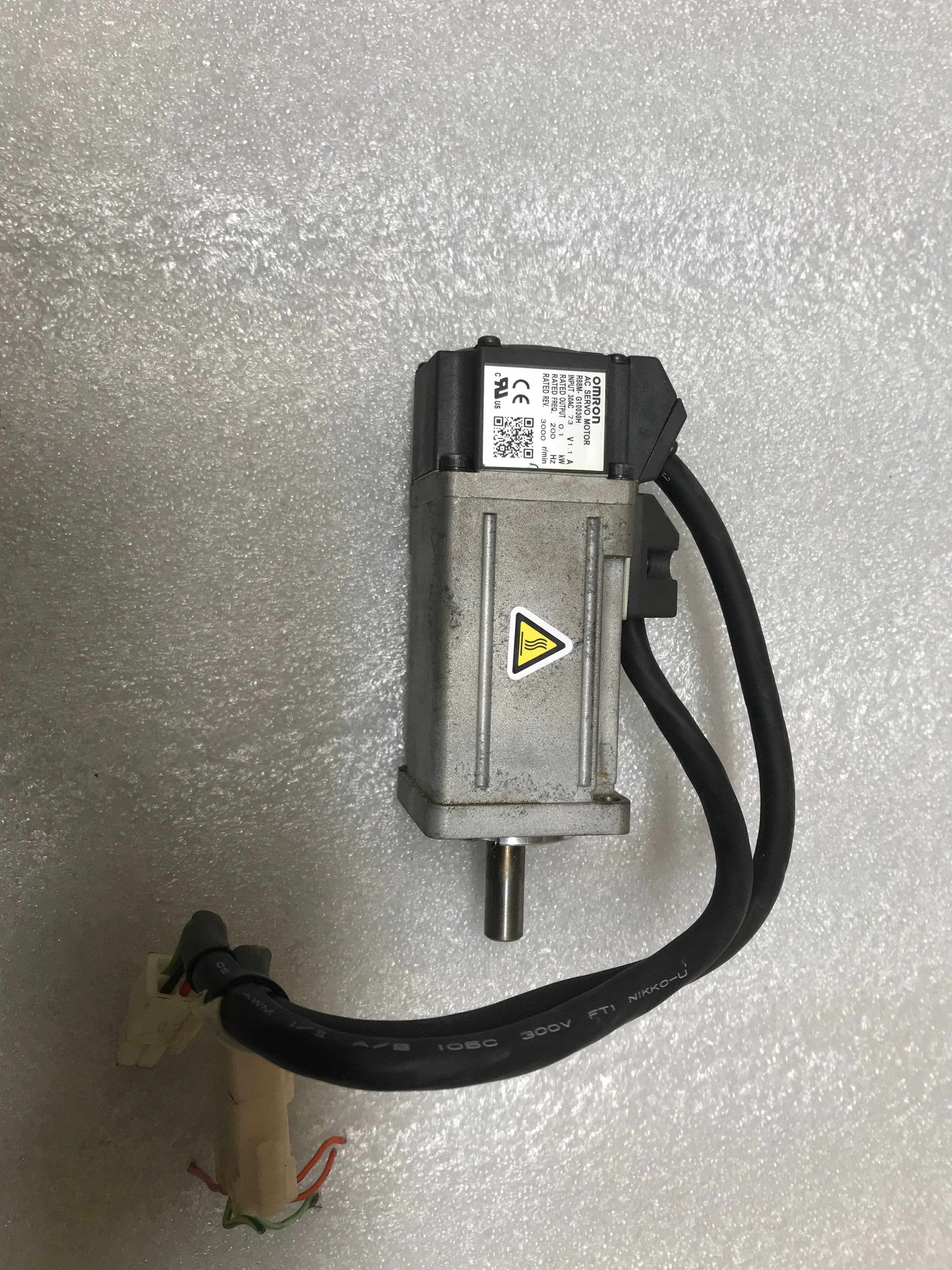 omron欧姆龙电机,r88m-g10030h,二手拆机,100w,成色漂亮